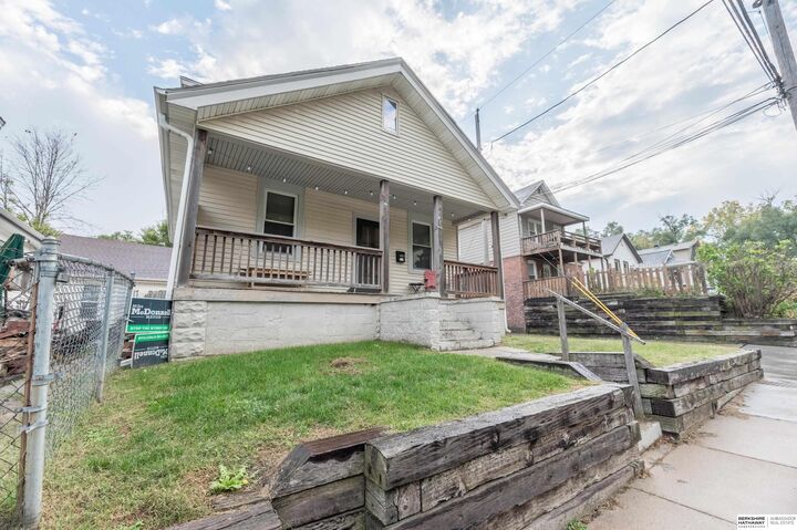Property Photo:  1411 S 6th Street  NE 68108