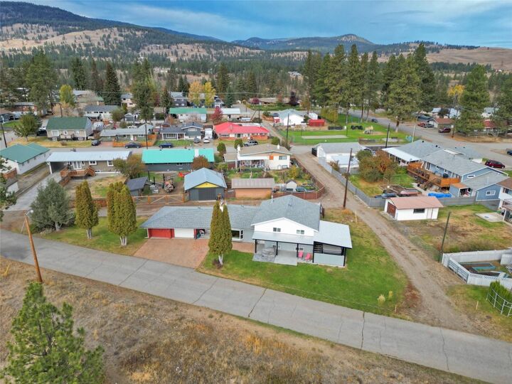 Property Photo: 437 Parsons Avenue BC V0X 1W0