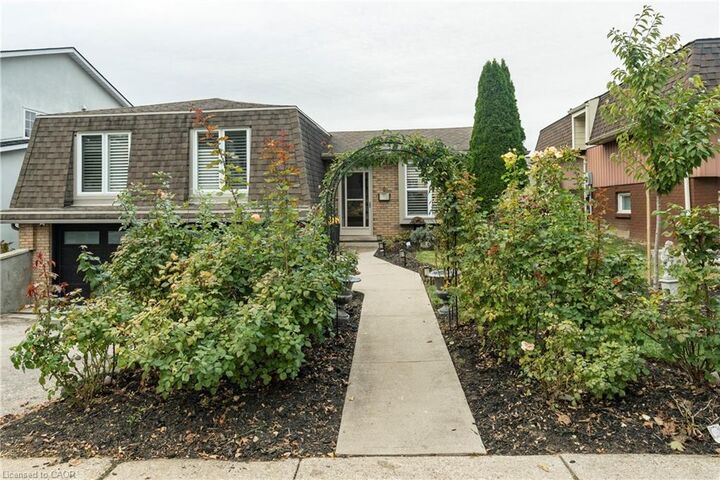 Property Photo: 5 Beechwood Avenue ON N3R 6Z1