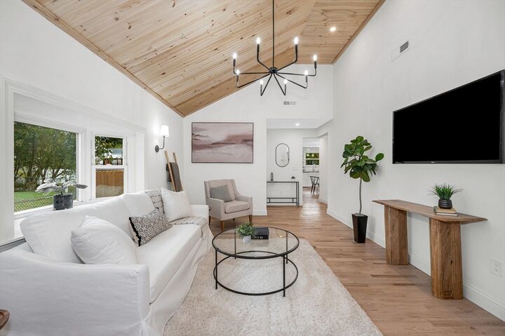 Property Photo: 106 Glen Road MA 01887