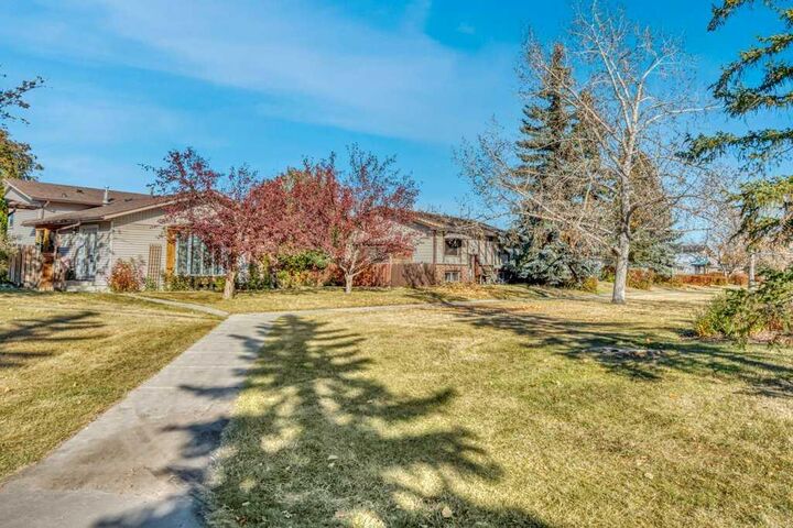 Photo de la propriété: 543 Maidstone Drive NE AB T2A 4B6