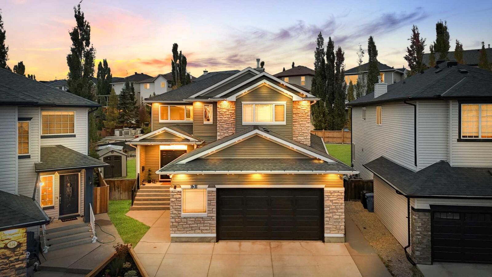 Property Photo:  630 Rocky Ridge View NW  AB T3G 5C2 