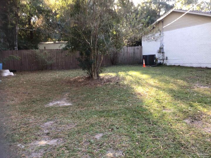 Property Photo: 1355 Wishbone Dr FL 32533