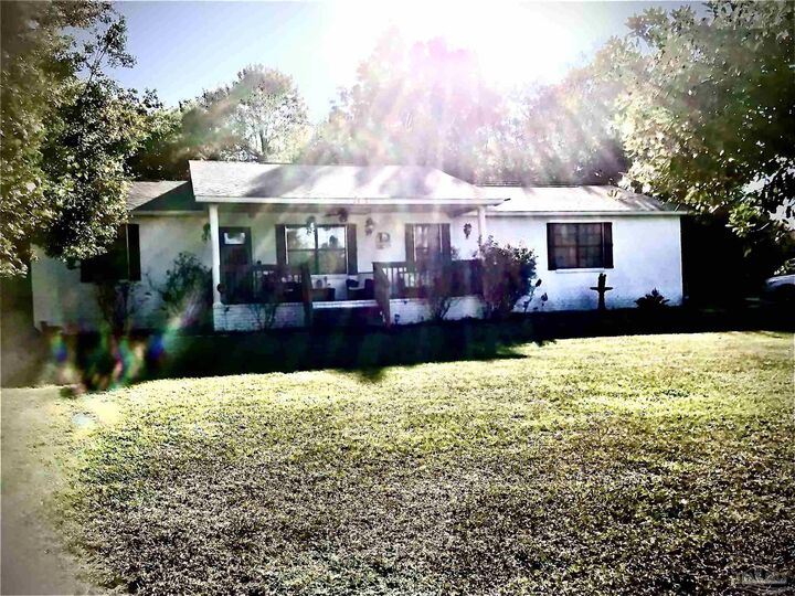 Property Photo: 1355 Wishbone Dr FL 32533