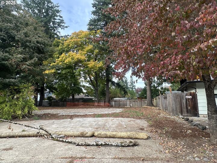 Property Photo: 3905 SE 147th Ave OR 97236