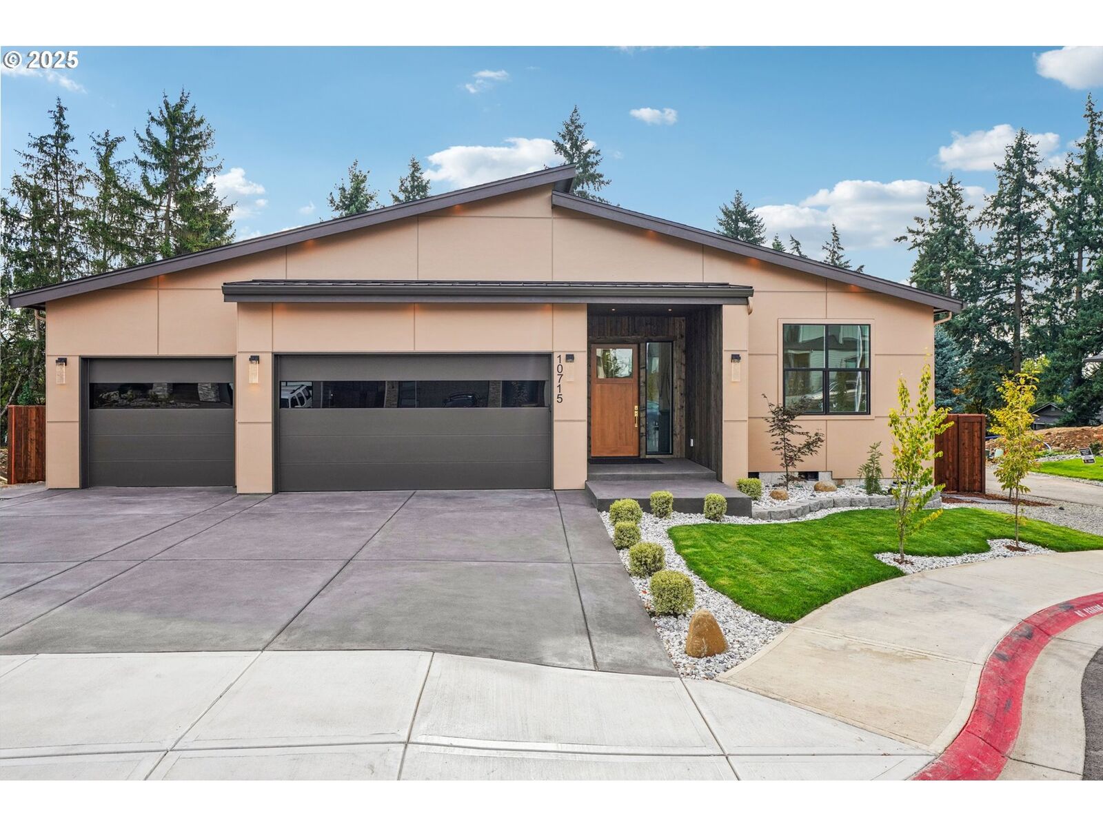 Property Photo: 10715 SE 13th Cir WA 98664