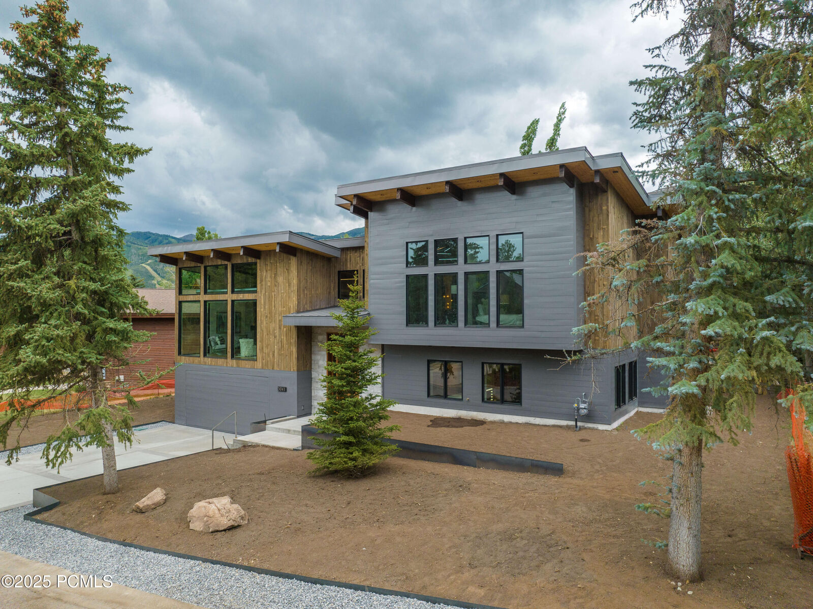 Property Photo: 3041 Oak Rim Lane UT 84060