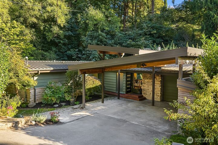 Property Photo: 4505 W Raye Street WA 98199
