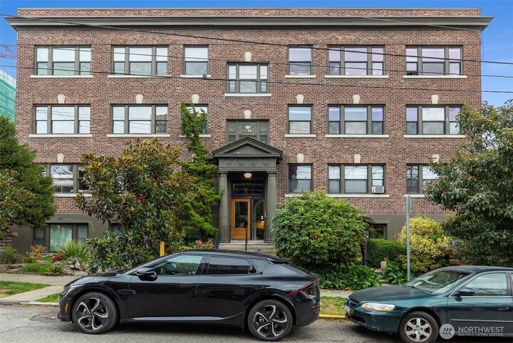Property Photo: 1136 13th Avenue 305 WA 98122