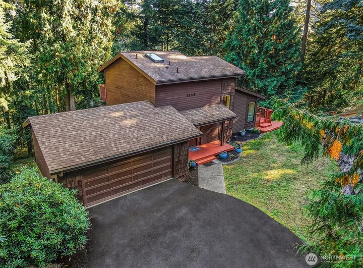 Property Photo: 1059 Greenwood Boulevard SW WA 98027