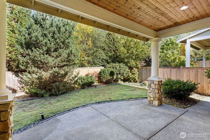 Property Photo: 912 S 38th Court WA 98055