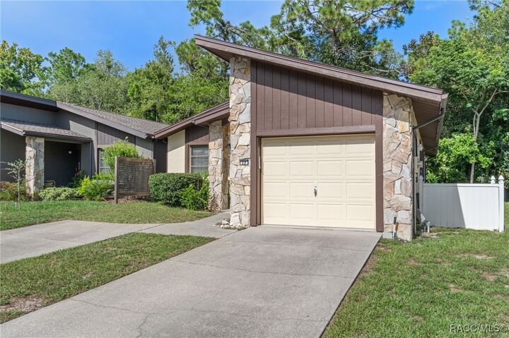 Property Photo:  17 Dogwood Drive  FL 34429 