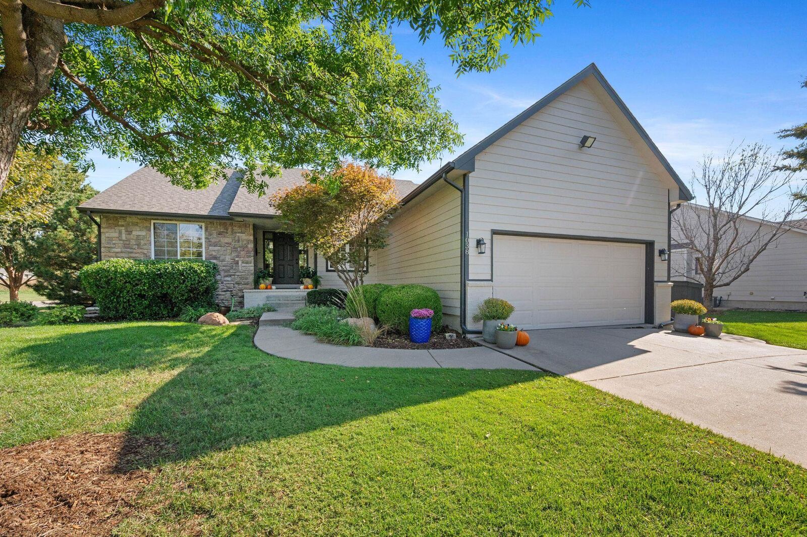 Property Photo:  1038 N Bristol St  KS 67206 