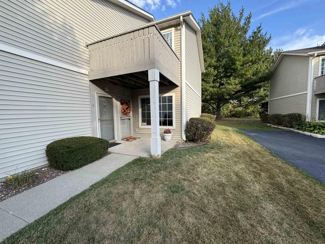 Property Photo: 2635 Iva Court 17 WI 53511