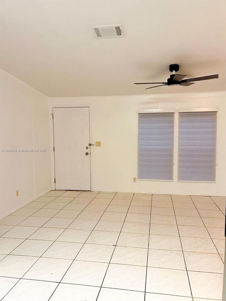 Property Photo: 5904 Sussex 1 FL 33615