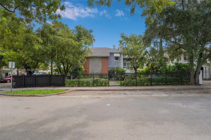 Property Photo: 405 SW 11th Ave FL 33130