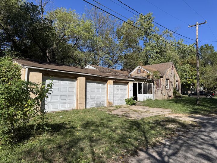 Property Photo:  916 E Pacific Street  MO 65803 
