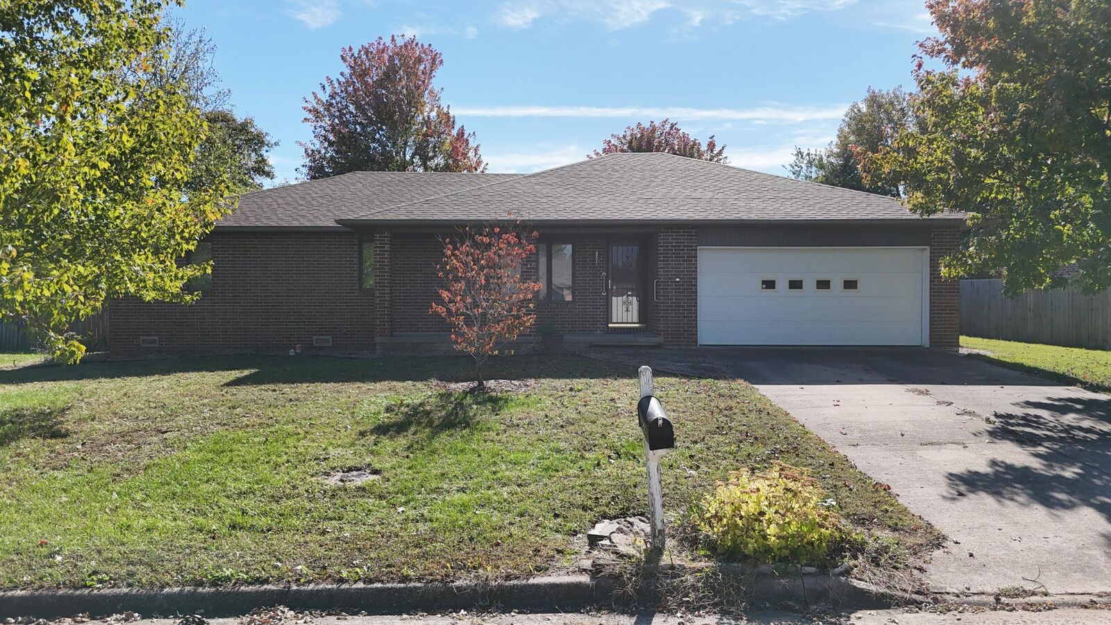 Property Photo: 2306 W Auburn Street MO 65613