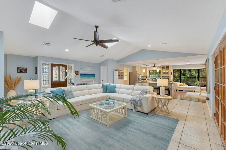 Property Photo:  7 Inwood Way  FL 32937 