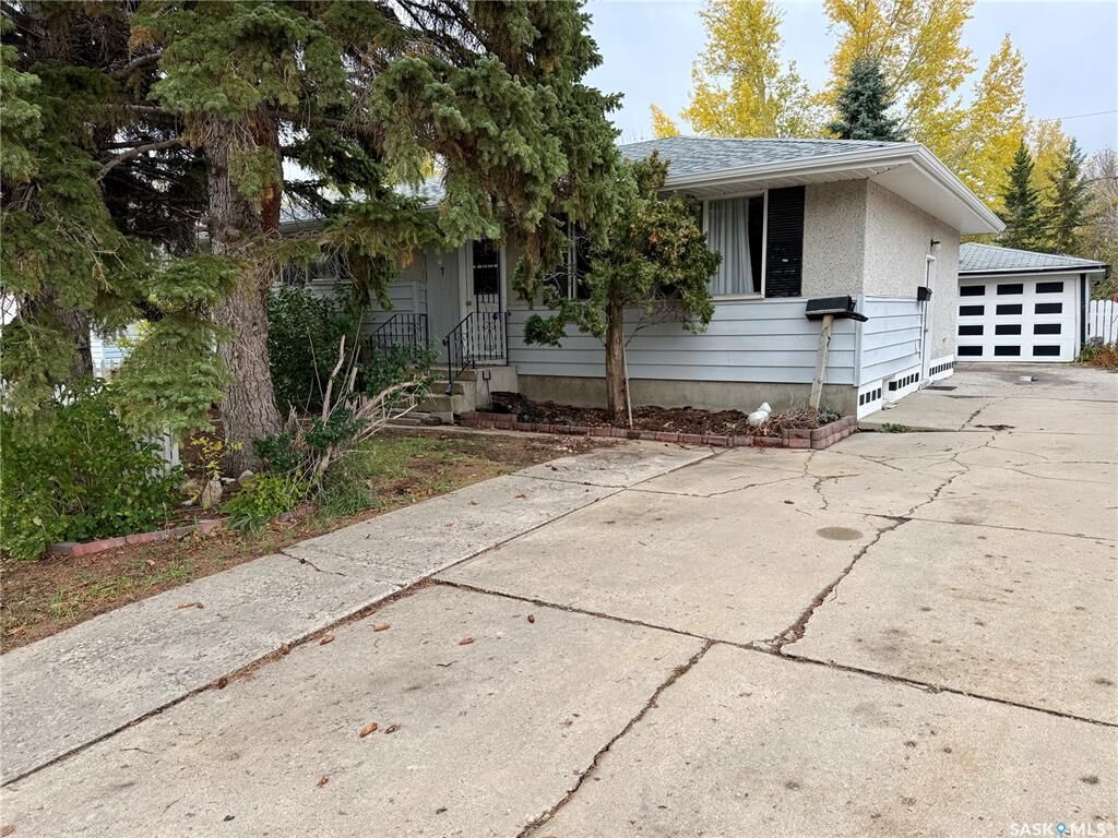 Property Photo: 7 Hyde Avenue SK S4R 3X8