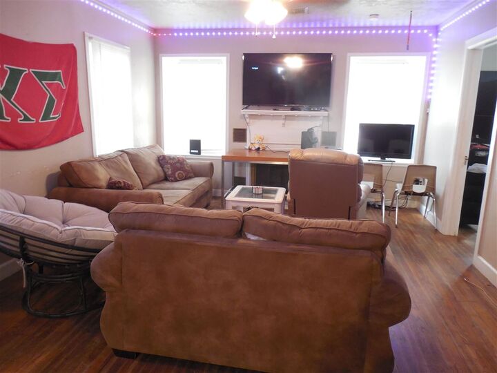 Property Photo:  913 &Amp 913 1/2 W 10th  OK 74074