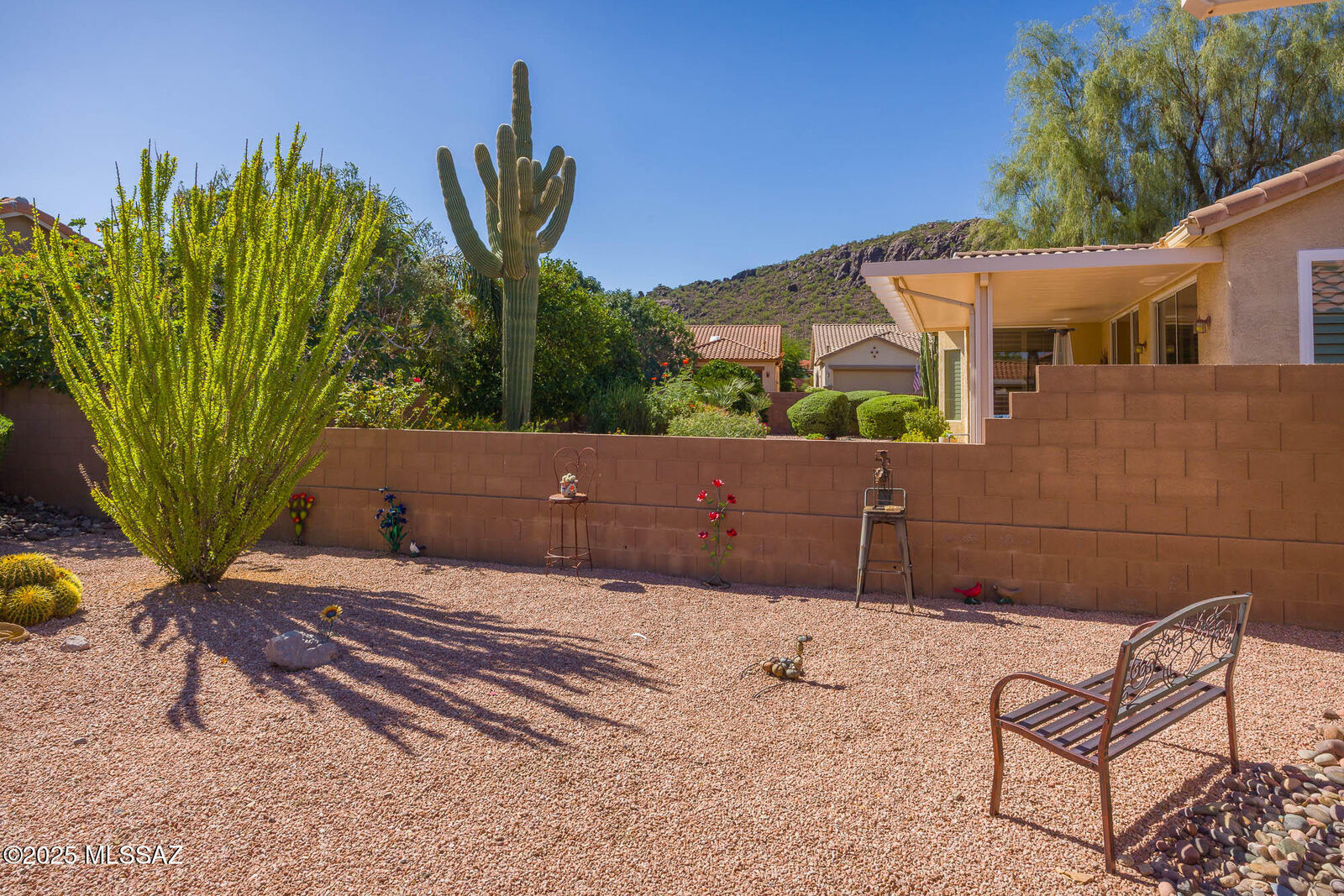 Property Photo: 8103 W Greensleeves Way AZ 85743
