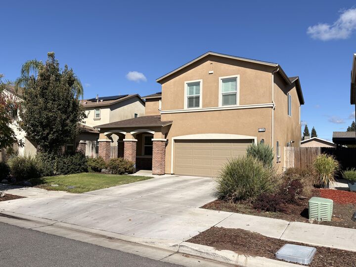 Property Photo: 3728 E Kaweah Avenue CA 93292
