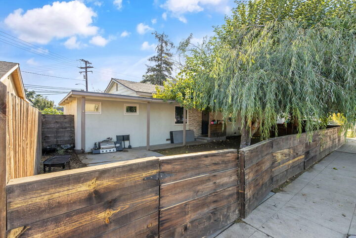 Property Photo:  820 N Floral Street  CA 93291