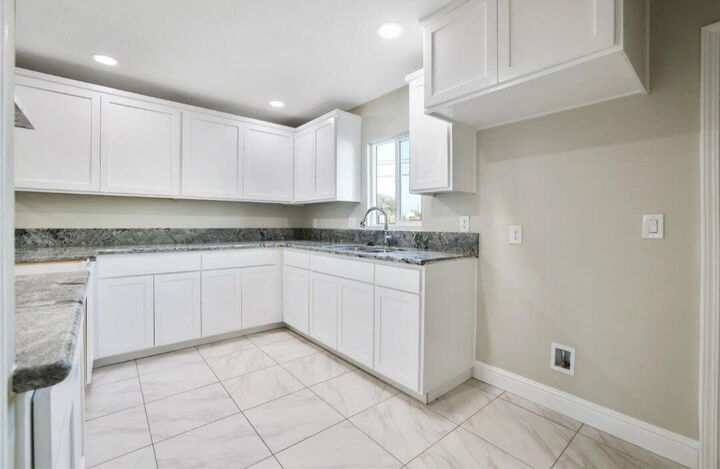 Property Photo:  820 N Floral Street  CA 93291 