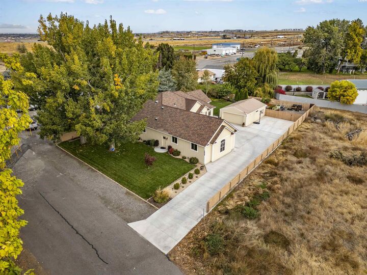 Property Photo:  10909 Shady Lane  WA 99301 