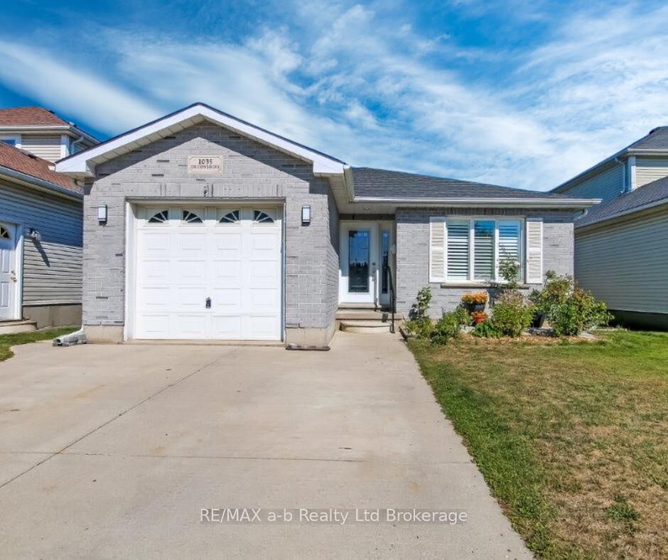 Property Photo:  1035 Devonshire Avenue  ON N4S 5S1