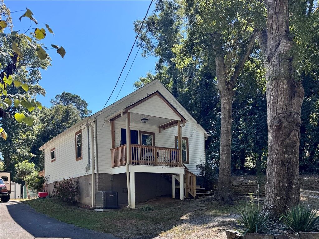 Property Photo:  210 N Broad Street  SC 29693