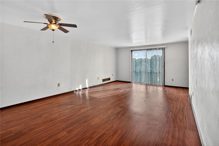 Property Photo: 4034 Murray Ave 1 PA 15217