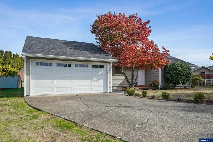 Property Photo:  1433 Kristan Ct  OR 97383