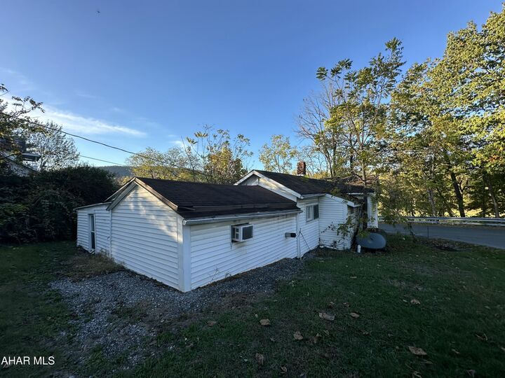 113 E 1st Avenue  Everett PA 15537 photo