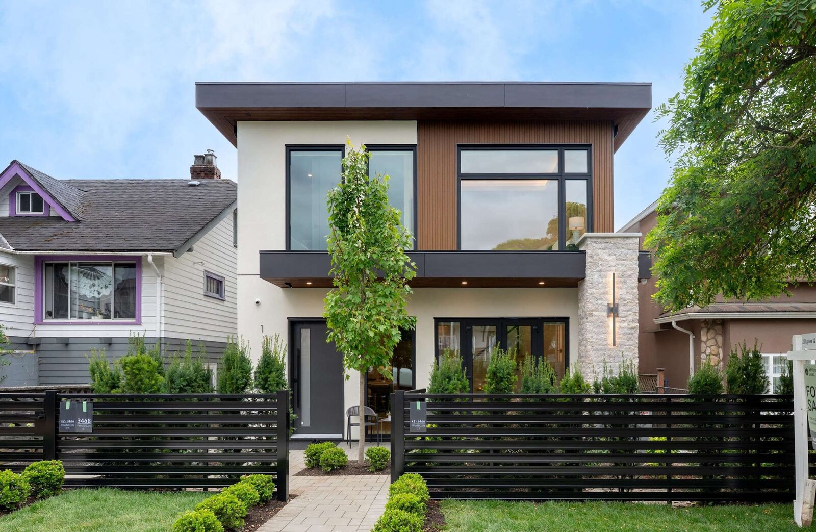 Property Photo:  3466 Franklin Street 1  BC V5K 1Y3 