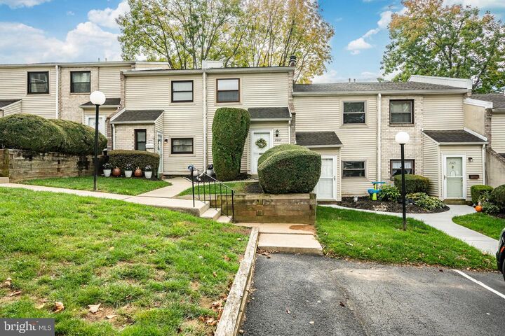 Property Photo:  2007 Valley Drive 2007  PA 19382 
