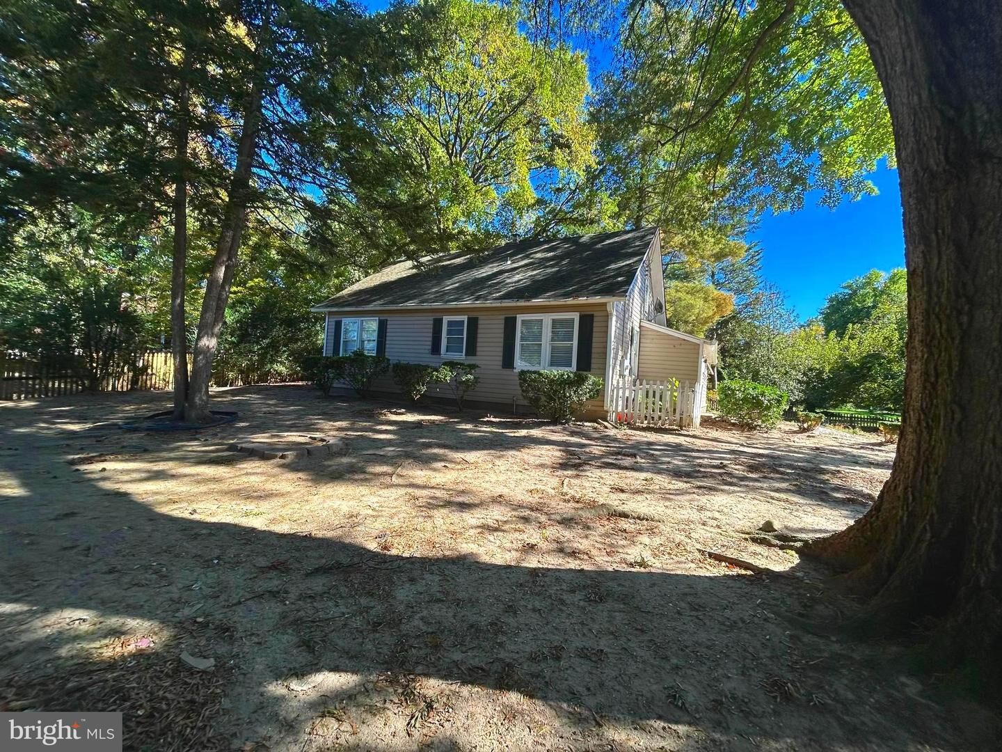 Property Photo: 491 N Latham Street N VA 22304