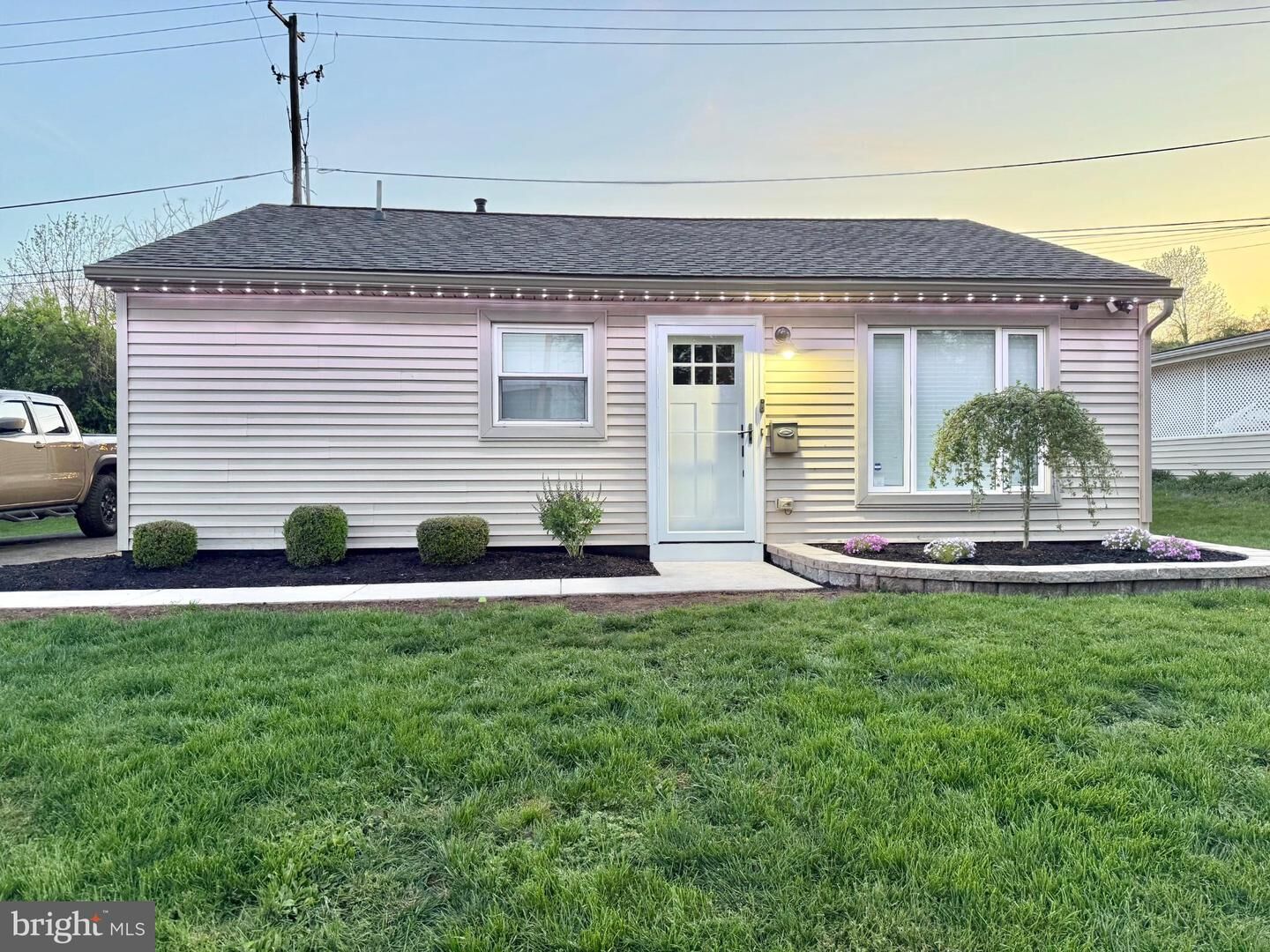 Property Photo:  1041 N Pine Street  PA 17057 