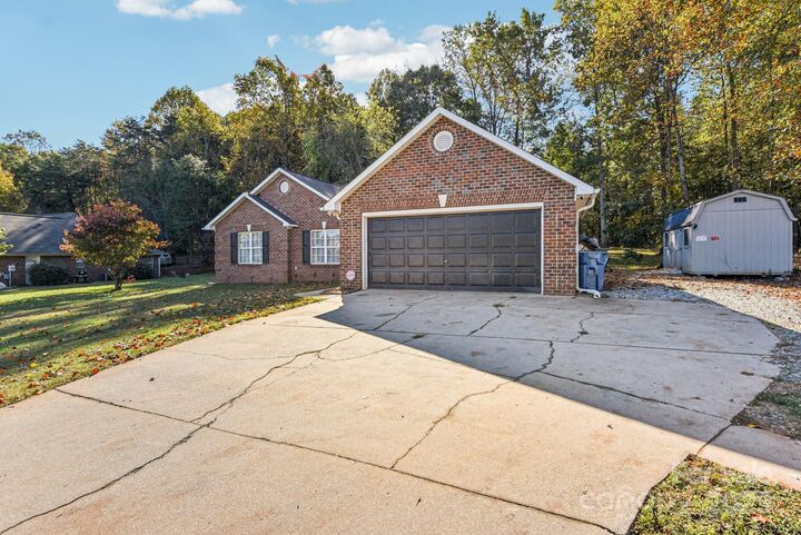 Property Photo: 1445 Julius Drive NC 28147