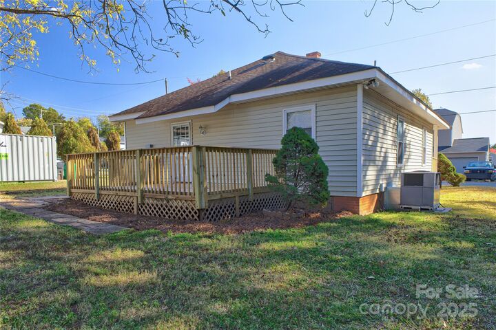 Property Photo: 5909 Maple Street NC 28269