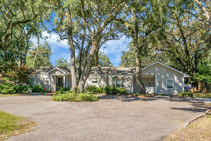 Property Photo:  544 Fort Johnson Road  SC 29412 