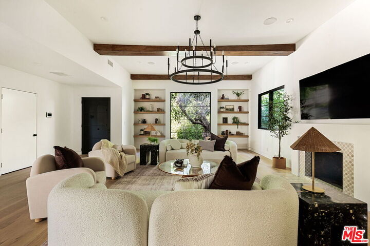 735 N Orlando Ave  Los Angeles CA 90069 photo