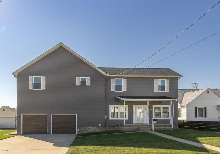 Property Photo:  1408 E Wheeling Street  OH 43130