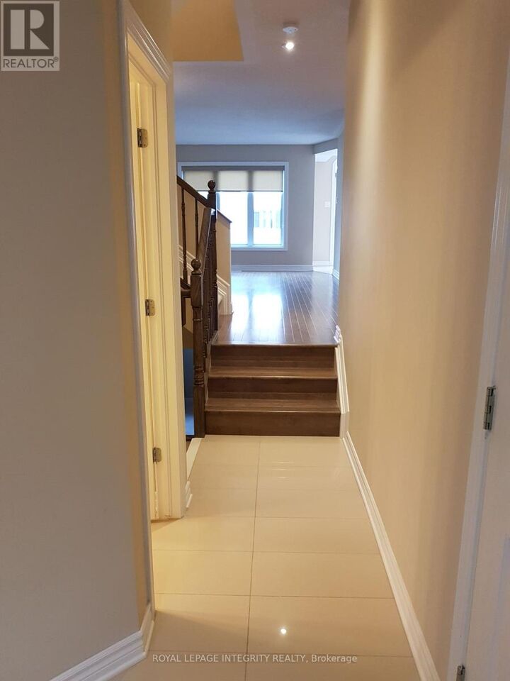 Photo de la propriété: 348 Tourmaline Crescent ON K2J 5X4