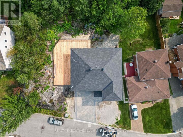 Photo de la propriété:  29 Shallot Crescent  ON P1A 3V7