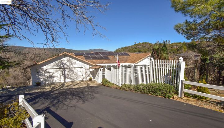 15830 Ridgefield Court  Sonora CA 95370 photo