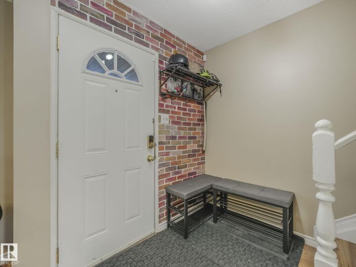 Property Photo:  1 Garden Grove NW K8  AB T6J 2L3 