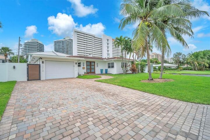 Property Photo:  2212 NE 32nd Ave  FL 33305