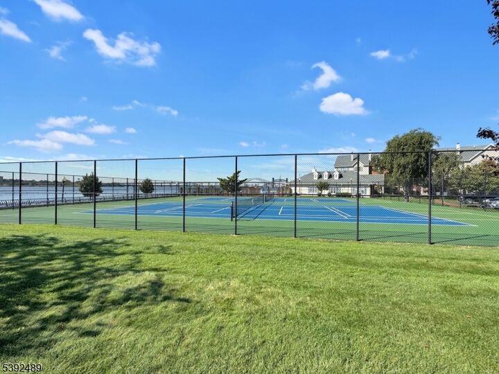 Property Photo:  20 Redwood St 20  NJ 07305 